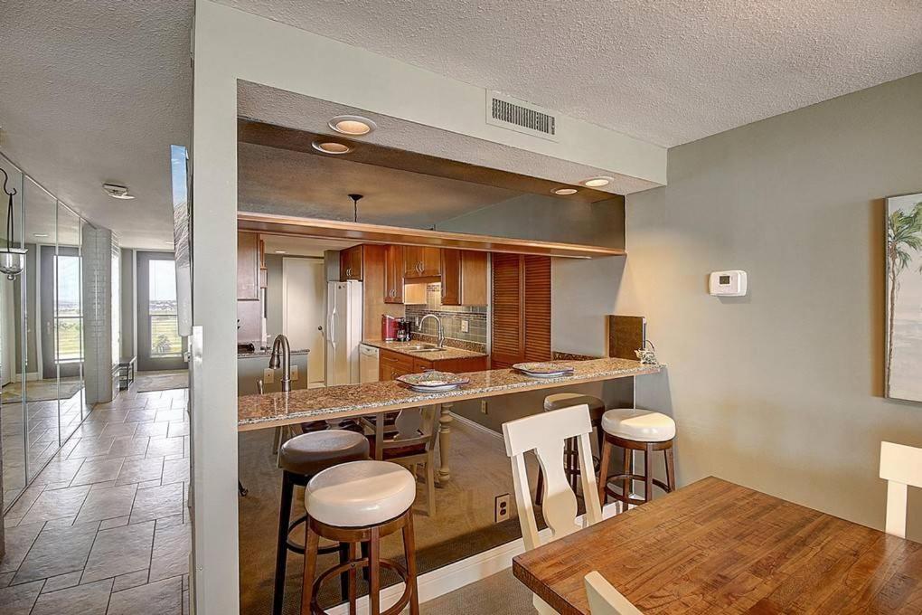 Sunrises And Ocean Views In This 2 Bedroom 2 Bath Порт-Аранзас Экстерьер фото